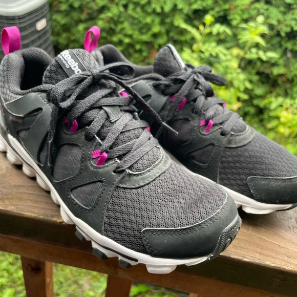 Reebok size 7 women running shoes black and fushia - Picture 8 of 10